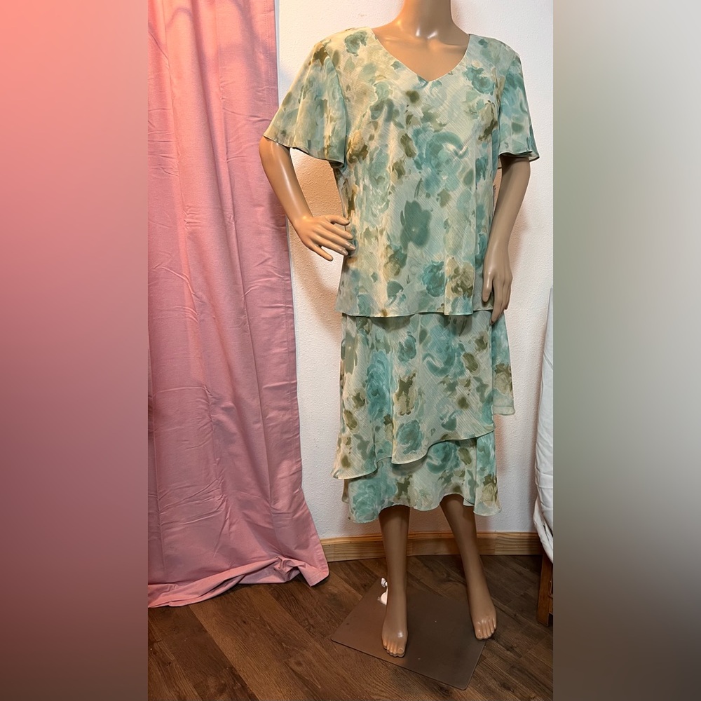 R&M Richards Asymmetrical Floral Skirt and blouse 2pc set in Green and Cream